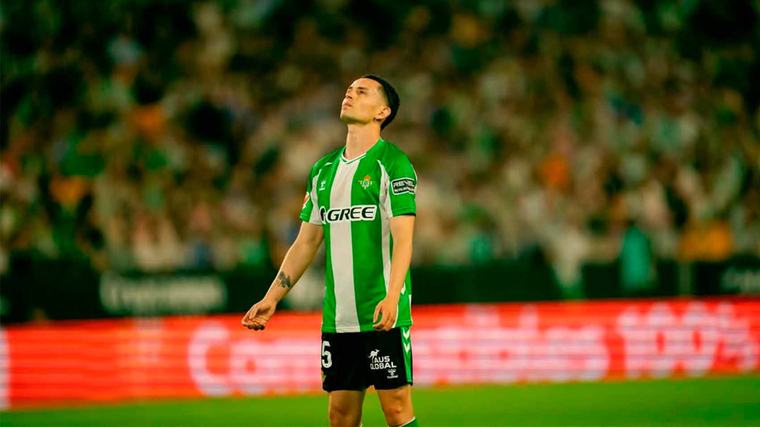 Fidalgo saldría de Betis de último momento: 3 clubes españoles estarían interesados