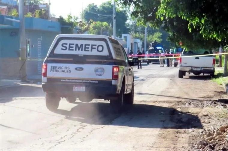 Matan a dos hermanos y balean a bebé en su casa en Michoacán