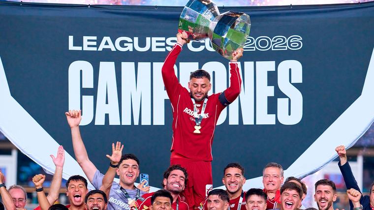 ¿Cuántos futbolistas ex de Chivas han levantado títulos con el Toluca en los últimos años?