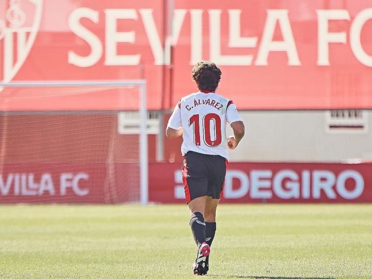 ¿Quién es Carlos Álvarez, el delantero de la LaLiga que busca el América?