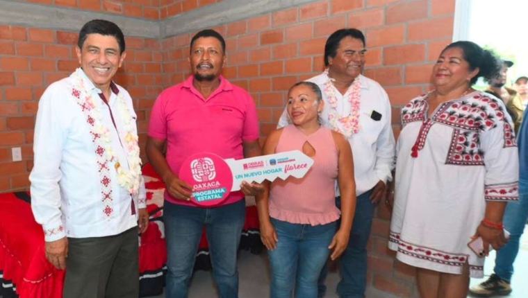 Oaxaca: Gobierno entrega viviendas a damnificados por huracán Erick
