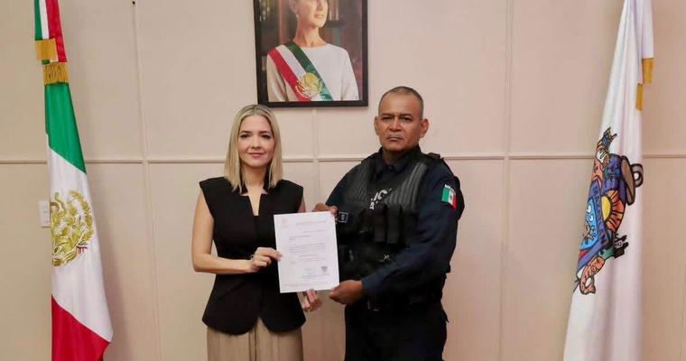 Estados Retoma funciones Estrella Palacios, alcaldesa de Mazatlán, y releva al secretario de seguridad Aarón Ibarra