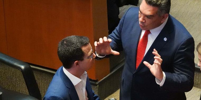 Morena reta a Anaya y Moreno a dejar fuero