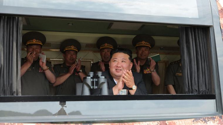 Kim Jong-un dice que el nuevo destructor forma parte del sistema de respuesta nuclear norcoreano