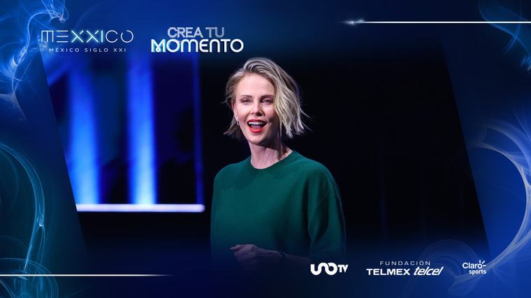 Charlize Theron habla del éxito y comparte consejos con los jóvenes en el Auditorio Nacional