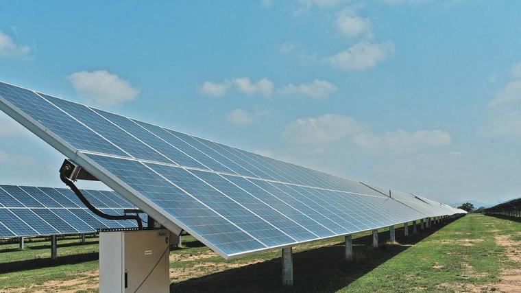 La energía solar supera al carbón como principal fuente de capacidad energética instalada en China