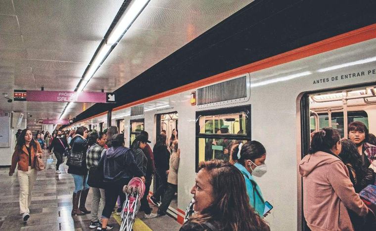 Muere mujer en Metro Chapultepec; sufrió convulsión que la hizo caer a vías en donde recibió descarga eléctrica