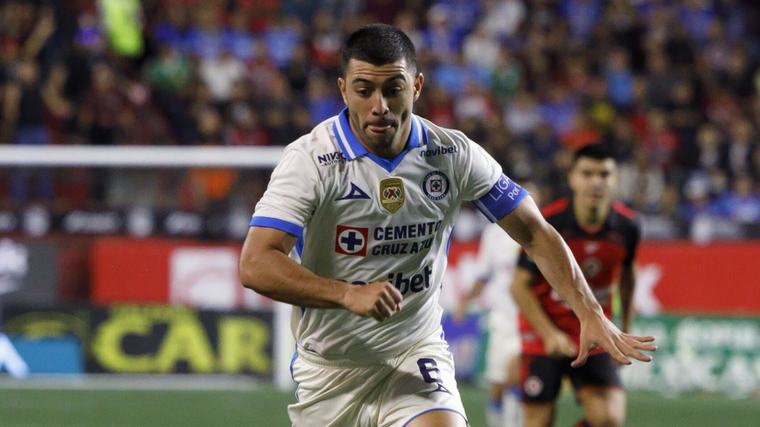 Erik Lira NO viaja para enfrentar al Necaxa, aún pendiente de su fichaje con el Mónaco
