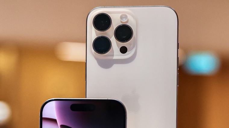 ¿Para qué sirve el pequeño sensor que algunos celulares tienen junto a las cámaras?