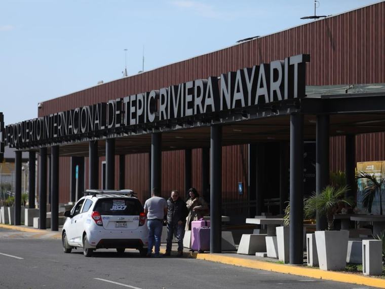 Artistas e intelectuales piden no se cambie el nombre del poeta Amado Nervo al Aeropuerto Internacional de Tepic