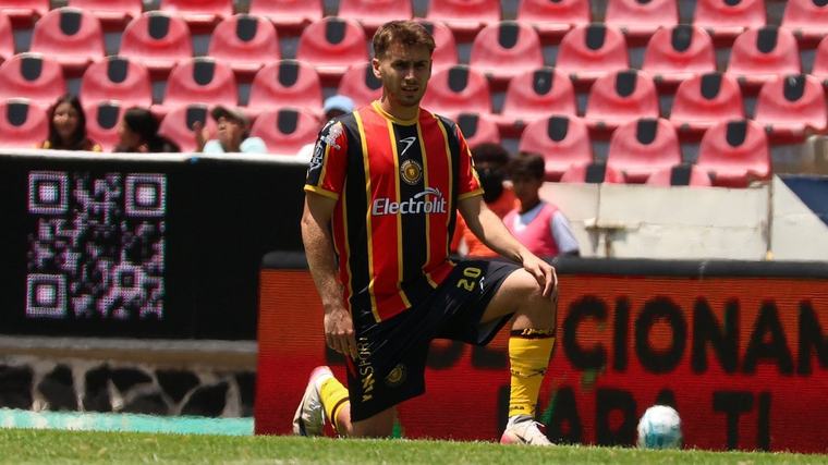 Árbitro detiene el partido, tras fuerte protesta de Leones Negros en juego de Liga Expansión