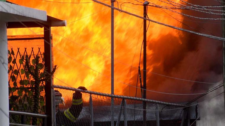 Alerta: se incendian pipas de combustible en Edomex; ve videos