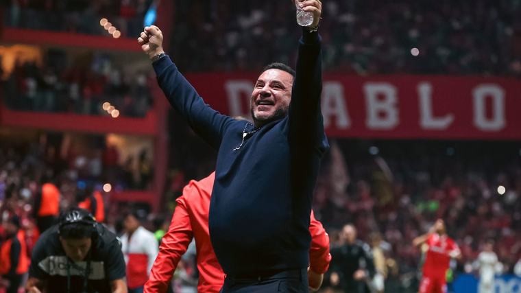 Antonio Mohamed desconoce sobre la posible salida de Helinho: ‘Pregúntale a los directivos’