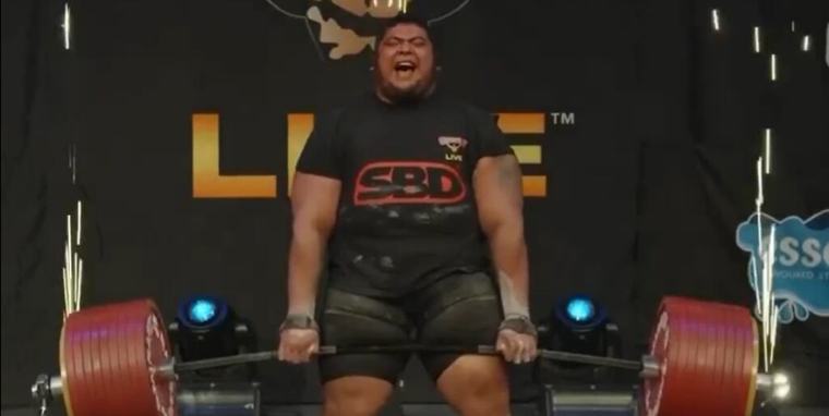 El mexicano Raúl ‘Tyzon’ Flores se convierte en el hombre más fuerte del mundo al levantar 511 kilos