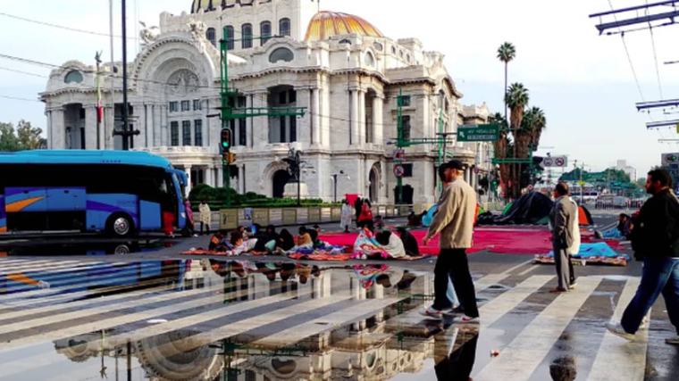 ¡No hay paso! Eje Central suma más de 16 horas bloqueado por normalistas; aquí rutas alternas