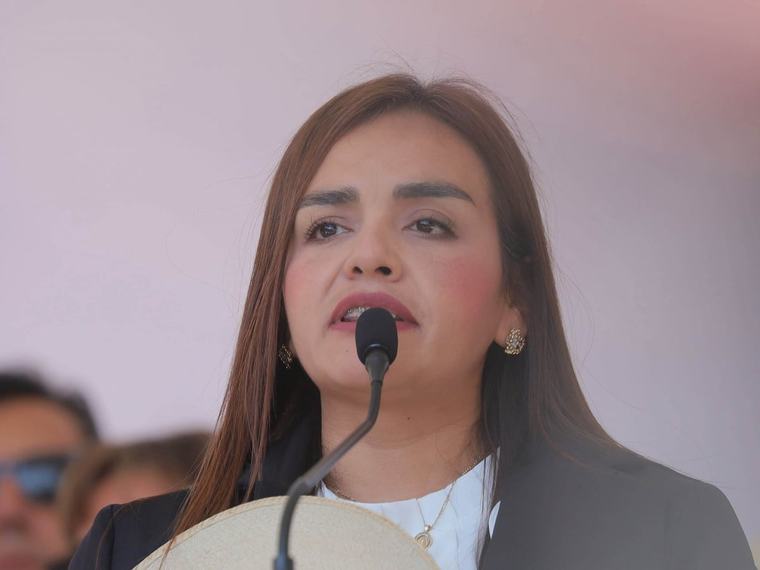 Grecia Quiroz, en el centro del huracán
