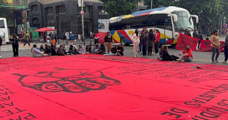 Bloqueos de normalistas por quinto día consecutivo en CDMX; calles cerradas