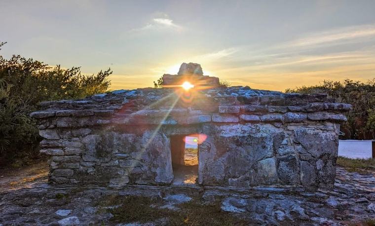 Enciende el sol el legado maya en El Caracol de Cozumel
