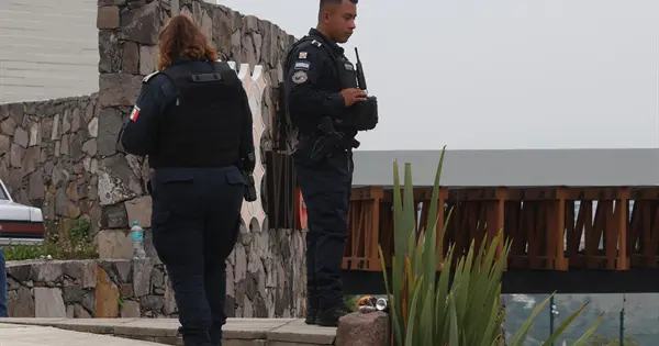 Sheinbaum ofrece apoyo tras asesinato de músico y su familia EFE Jonathan Meléndez, integrante de Camilo Séptimo, fue hallado sin vida junto con su esposa embarazada, su hija y una trabajadora