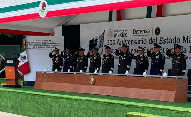 Ser soldado o GN, decisión difícil en esta época de retos, dice Trevilla; encabeza 203 aniversario del Estado Mayor