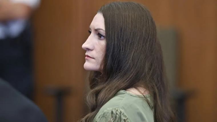 Juez de EU declara nulo el juicio contra Lindsay Clancy, madre acusada de matar a sus tres hijos