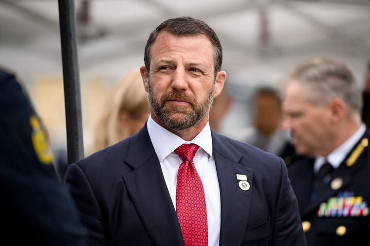 Avión del secretario de Seguridad Nacional de Estados Unidos, Markwayne Mullin, aterriza de emergencia