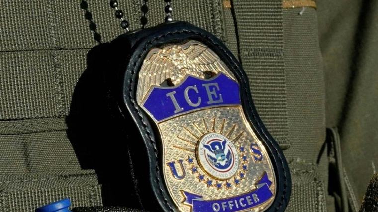 Agente del ICE es acusado de mentir en caso de ataque a inmigrante en EU