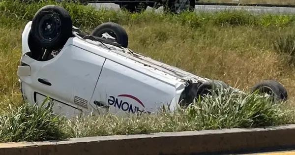 Chofer de March termina en cuneta de carretera 57 SEGURIDAD Pulso Online