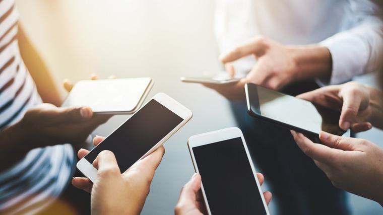 Maggie Hegyi explica 5 trucos para saber si pasas demasiado tiempo con el celular
