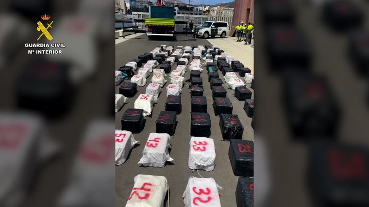 Incautan 3 toneladas de cocaína en narcolancha al sur de Gran Canaria; caen 5 tras intentar escapar