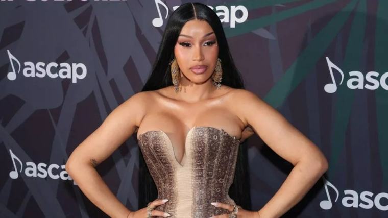 Cardi B sorprende al cantar “Costumbres”, tema de Juan Gabriel y popularizado por Rocío Dúrcal