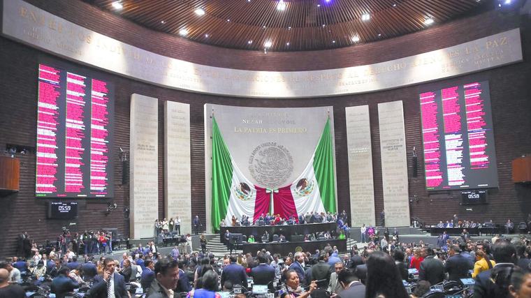 Se lanzan críticas oficialismo y oposición por dos horas
