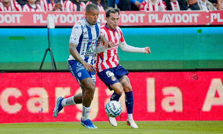 Chivas deja escapar ventaja y empata con Pachuca