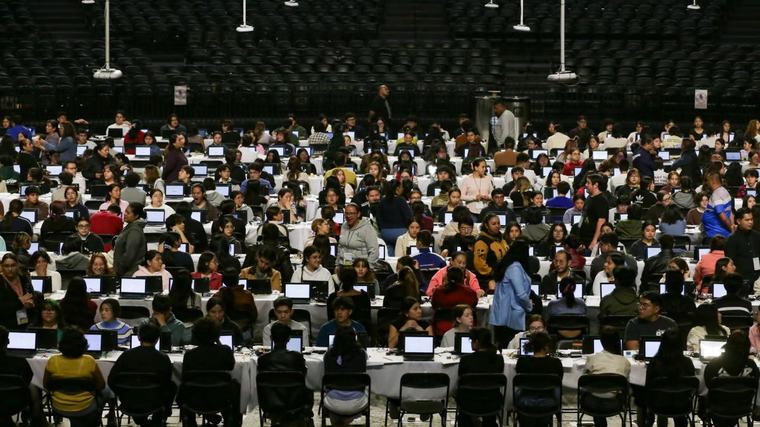 UNAM regresa al examen presencial tras crisis por irregularidades en su prueba en línea