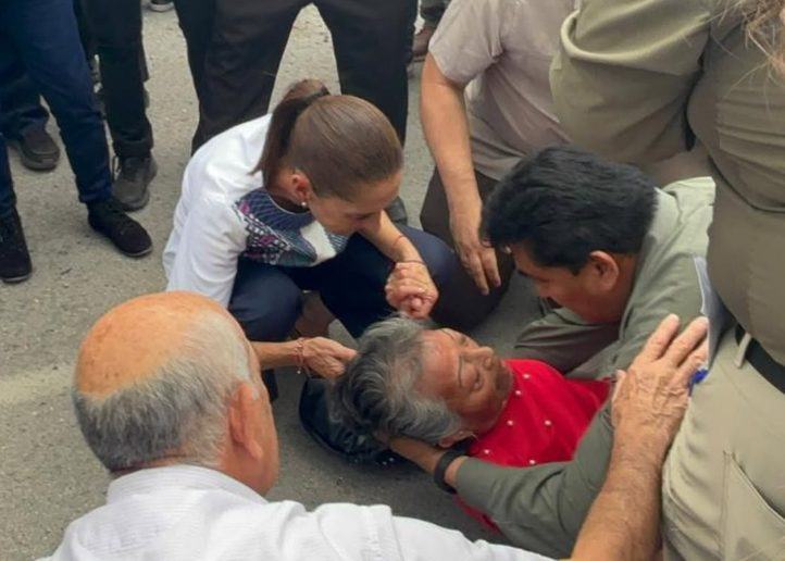 Estados Sheinbaum auxilia a una adulta mayor que se desvaneció en la Arena Potosí La Redacción
