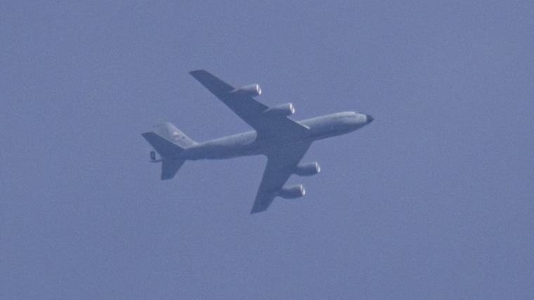 Avión militar se estrella frente a miles de personas durante exhibición en Grecia