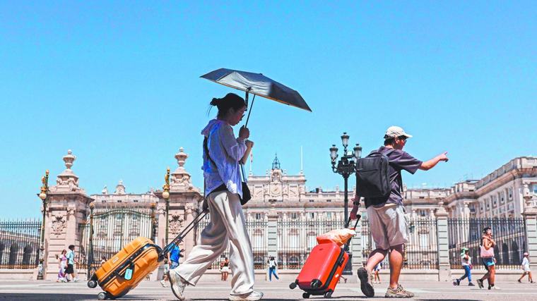 Turismo extranjero en España reedita récord en enero-julio