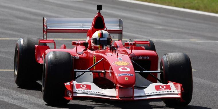 Sebastian Vettel rinde hermoso homenaje a Michael Schumacher en el GP de Italia arriba del Ferrari F2002 (VIDEO)